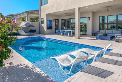 EXPANSIVE OUTDOOR LIVING