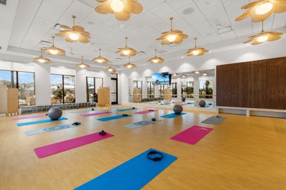 GROUP TRAINING STUDIO