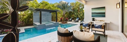 OUTDOOR LIVING