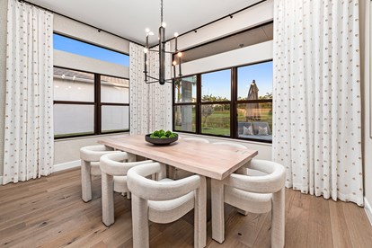 Alenxadra IV Dining Room