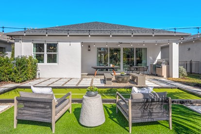 EXPANSIVE OUTDOOR LIVING