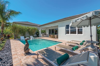 EXPANSIVE OUTDOOR LIVING