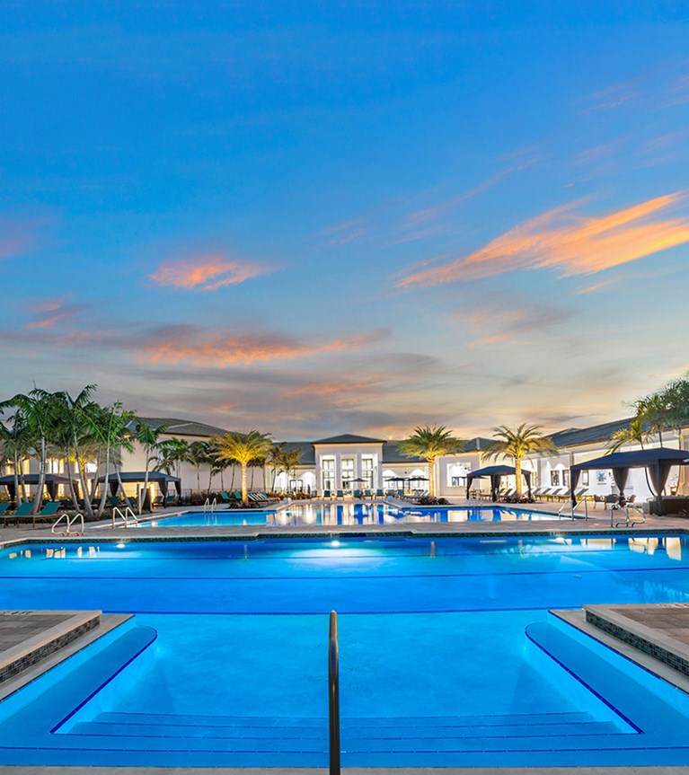 VS Pool Dusk Hero desk